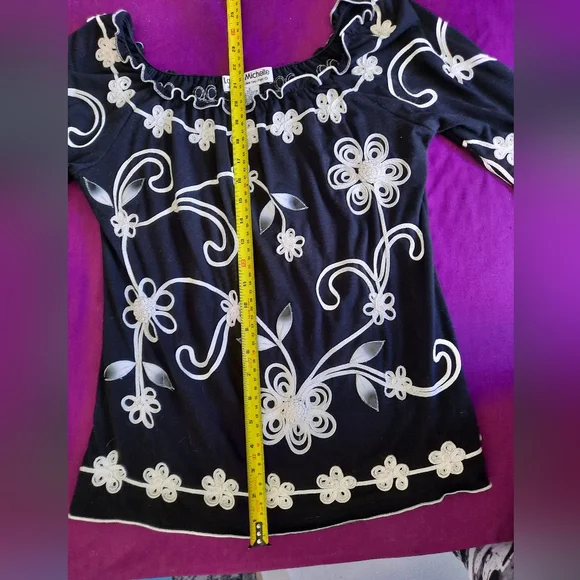 Beautiful blouse - Picture 3 of 7